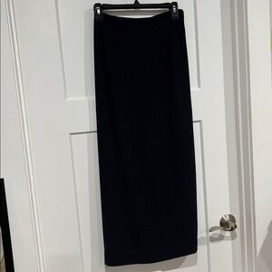 Jones New York Pencil Skirt 
Black and Burgundy lining 
EUC